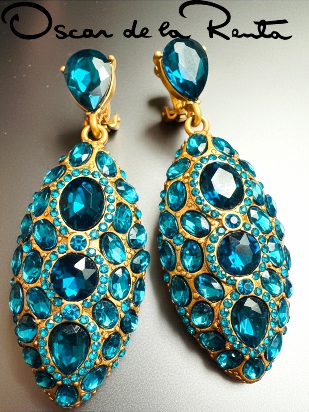 Oscar de la Renta Dramatic CRYSTAL EARRINGS Capri Blue SWAROVSKI Iridescent CLIP